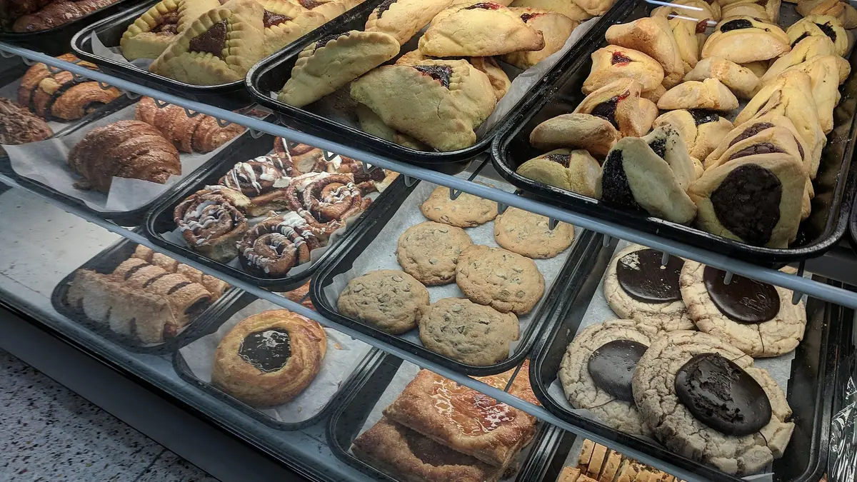 Simmons Bakers – bakery in Bushey town centre